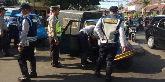 Dishub Jakarta Selatan tertibkan Bemo di Stasiun Manggarai