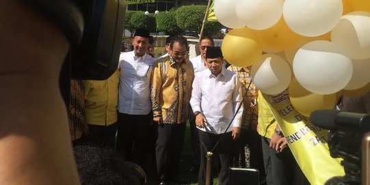 Fraksi Golkar DPR bagikan 25 ribu sembako kepada warga Jakarta