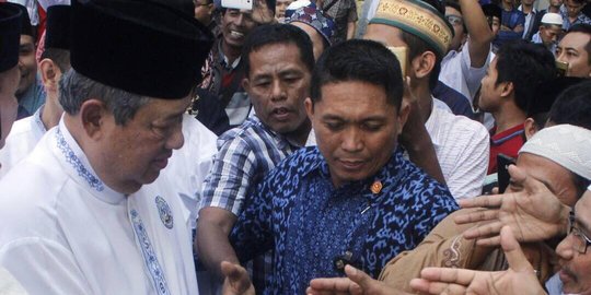 Salat Jumat di MAS, SBY dan anaknya jadi 'rebutan' warga