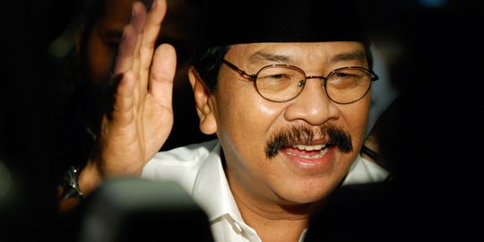 Saat Pakde Karwo dapat surprise kue ulang tahun dari Agus Yudhoyono
