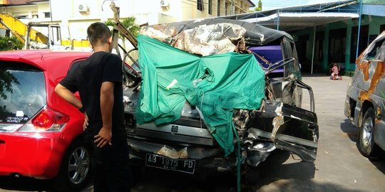 Tabrakan maut Carry hajar truk di Gunungkidul, 3 orang tewas