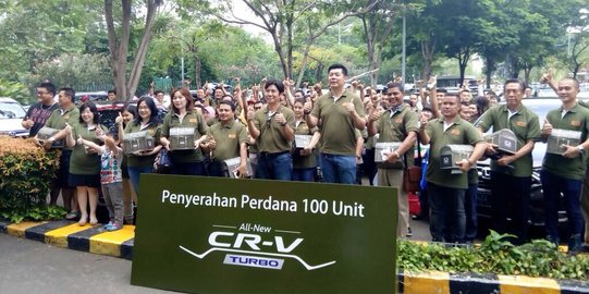 Honda serahkan 100 unit perdana All New CR-V Turbo pada konsumen