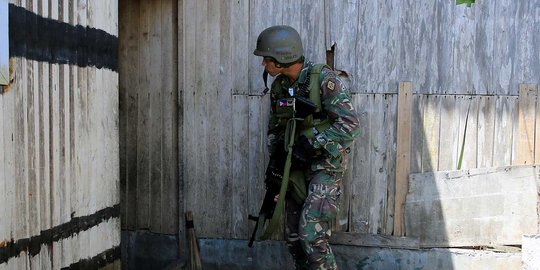 Tentara Filipina lacak rumah kelompok Maute