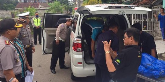 Mobil rombongan travel di Bali hantam truk tronton, 8 orang tewas