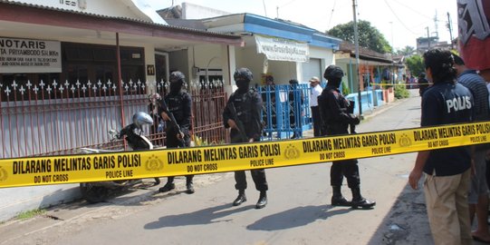 Warga lihat orang asing sebelum terduga teroris di Surabaya dibekuk