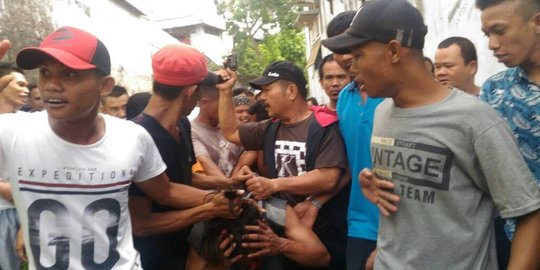 Kalung rampasan masuk bra, jambret nyaris tewas diamuk massa