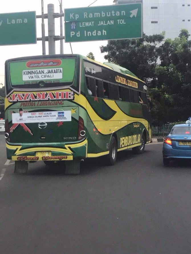 stiker agus di bus akap