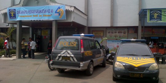 Panik kabur dari Tanjung Gusta, napi naik mobil tabrak rumah