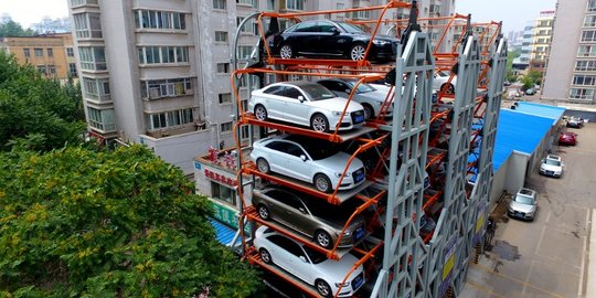 Canggihnya tempat parkir tiga dimensi di China