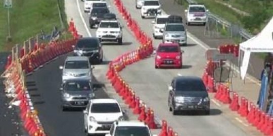 Arus mudik di Tol Cipali menggeliat, antrean keluar capai 500 meter