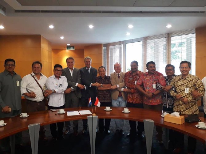 gubernur ntt frans lebu raya bertemu dengan duta besar kerajaan belanda untuk indonesia di jakarta rob swartbol