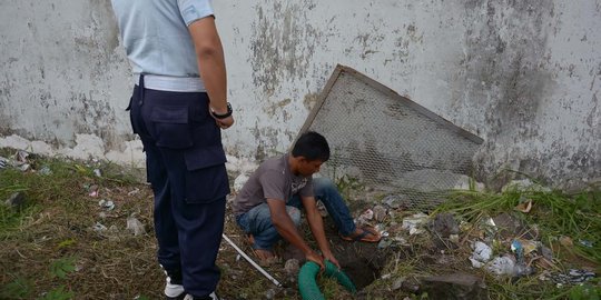 Lubang yang dipakai napi LP Kerobokan kabur tembus ke jalan raya