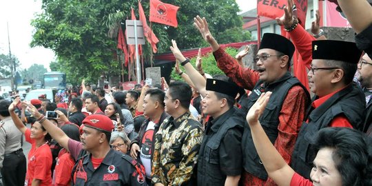 Djarot lepas mudik gratis dari kantor PDIP Lenteng Agung