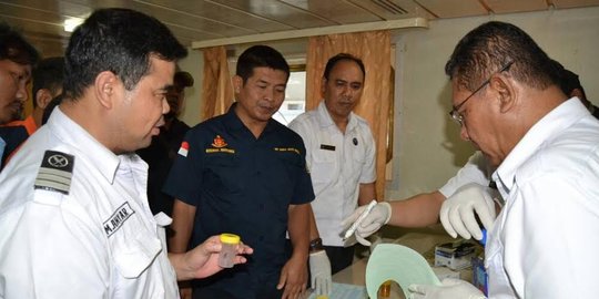 Jamin keselamatan pemudik, ABK di Tanjung Perak dites urine