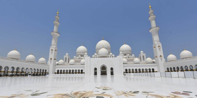 Menelusuri indahnya Masjid Sheikh Zayed kebanggaan warga Abu Dhabi