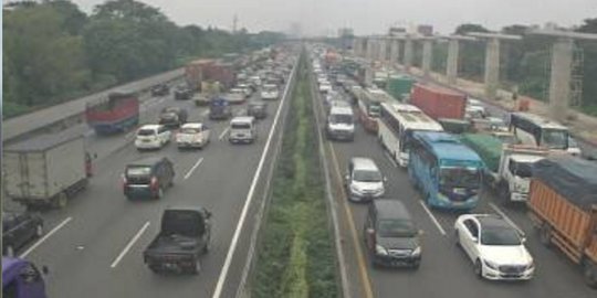 69 Ribu kendaraan tinggalkan Jakarta lewat Tol Cikampek