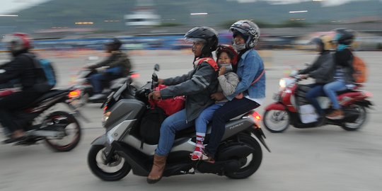 Jalur Pantura Karawang didominasi pemudik bersepeda motor