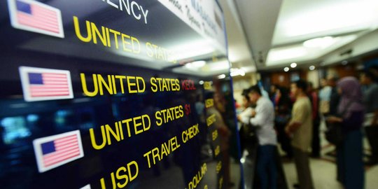 Sempat menguat, nilai tukar Rupiah melemah ke level Rp 13.333