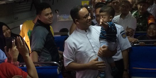 Kunjungi Stasiun Senen, Anies Baswedan teringat pengalaman mudik