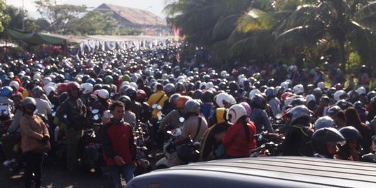 H-2 Lebaran, antrean sepeda motor 1 km lebih di Pelabuhan Gilimanuk