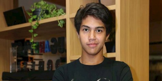 El kuliah di London, Al Ghazali akan menyusul tinggal di sana