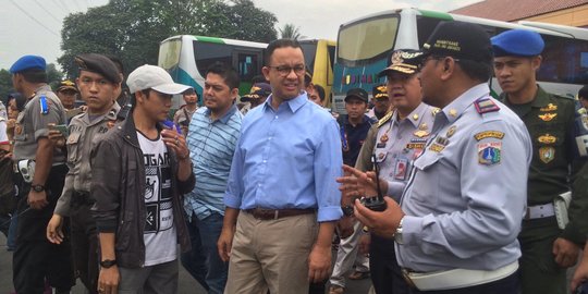 Anies Baswedan tinjau arus mudik di Terminal Kampung Rambutan