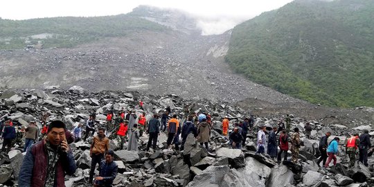Longsor terjang China, 100 orang terkubur bebatuan