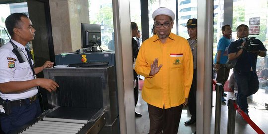 Hari pertama Lebaran, politisi Golkar jenguk kolega yang ditahan KPK