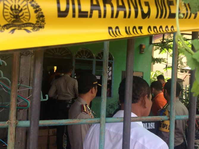 penggeledahan rumah pelaku penyerangan polda sumut