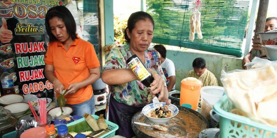 Mudik ke Banyuwangi jangan lupa rujak soto yang sedep dan seger