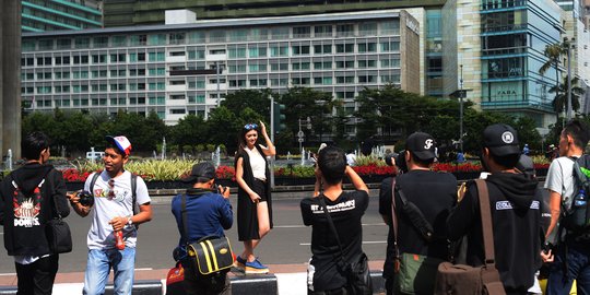 Komunitas fotografer berburu foto model di tengah sepinya Jakarta