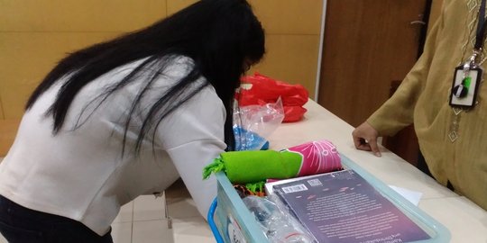 Empat orang anggota keluarga jenguk Miryam di rutan KPK