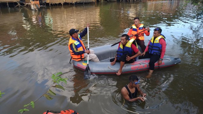 pencarian bocah tenggelam di sungai karang mumus samarinda