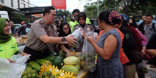 Kapolres Surabaya hukum 4 anak buah yang tertidur di pos penjagaan