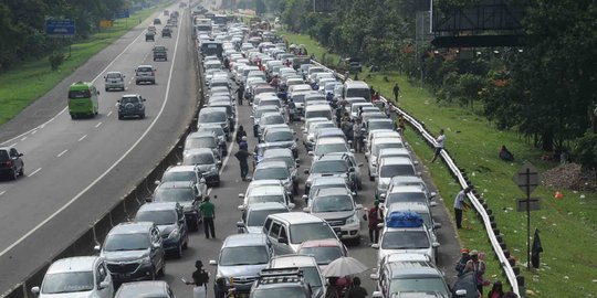 H+3, ribuan kendaraan dari Jakarta terjebak sistem one way di Gadog