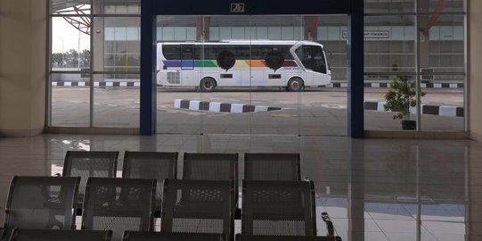 Akses ke Terminal Pulogebang sulit, penumpang makin irit