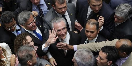 Pagar rumah dinas Presiden Brasil ditabrak, peluru berserakan di TKP