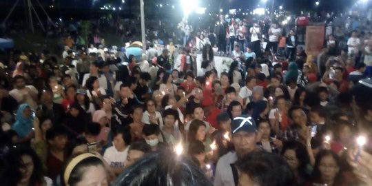 Aksi lilin dan lagu kebangsaan jadi puncak perayaan HUT Jokowi-Ahok