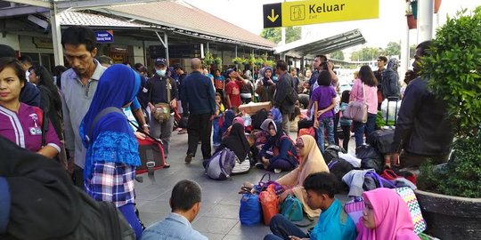 Puncak arus balik di Stasiun Pasar Senen diprediksi hari ini & besok