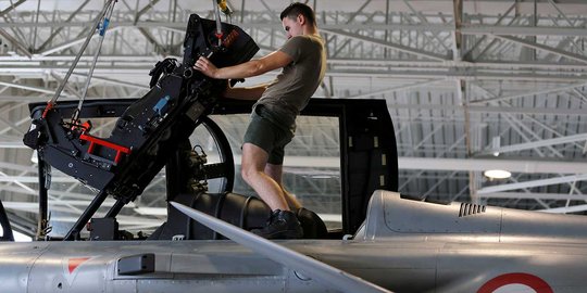 Intip perawatan pesawat tempur Rafale di Pangkalan Udara Prancis