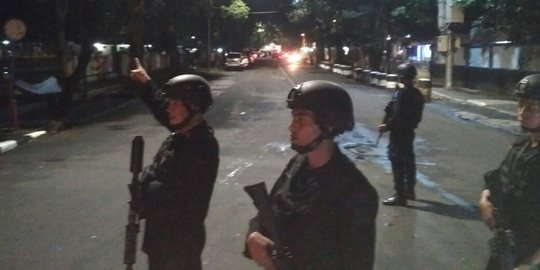 Polisi temukan tanda pengenal diduga milik penusuk Brimob di masjid