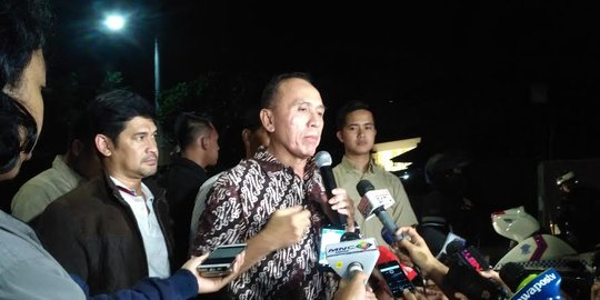 Dua anggota Brimob sempat menangkis tikaman pelaku