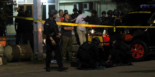 Penyerangan 2 Brimob di masjid, kakak & teman SMA pelaku diperiksa