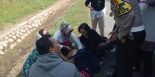 Video detik-detik Ibu Sukiati melahirkan di Tol Cipali 