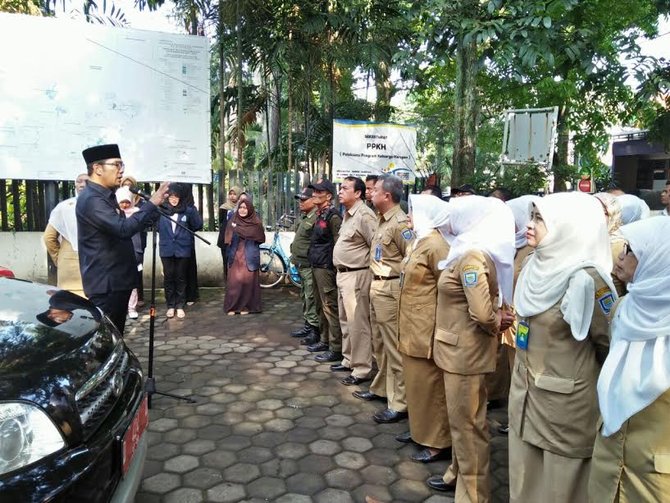 ridwan kamil sidak hari pertama kerja