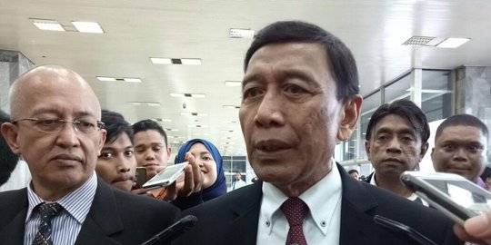 Wiranto ingatkan umat Islam agar tidak mudah terpengaruh internet