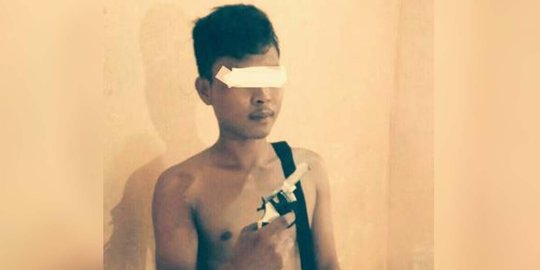 Pamer pistol mainan, remaja ngaku polisi ditangkap di musala