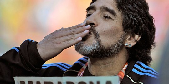 Maradona: Putin itu fenomena, Trump cuma tokoh kartun