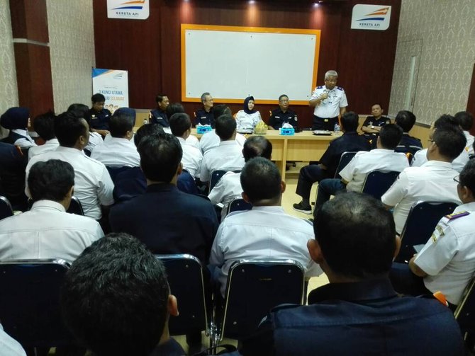 dirjen perkeretaapian kemenhub prasetyo boeditjahjono meninjau stasiun purwokerto