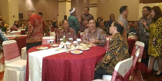 Kapolri dan Menteri Pariwisata datang halal bihalal Menko Maritim